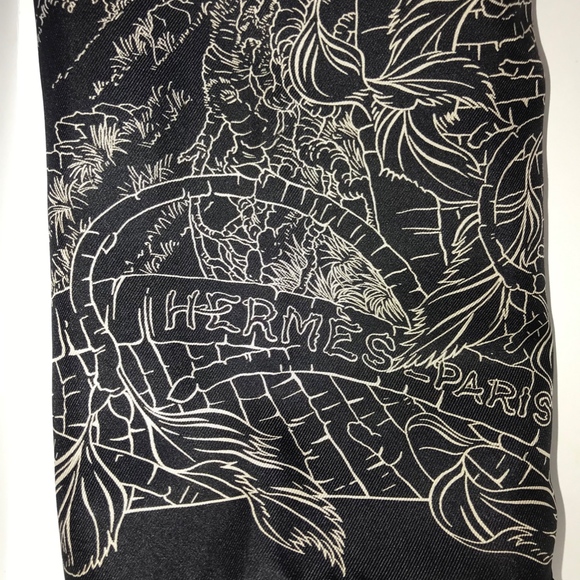 Hermès Silk Scarf REPRISE Vintage Carré 90 Authentic by  Hermès Vintage Women\'s 36\